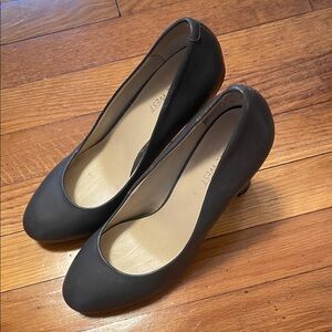 Nine West Classic grey Heels